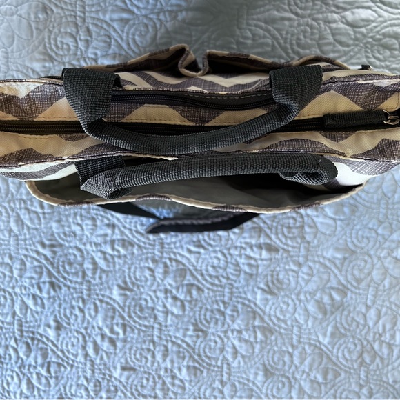 SKIP HOP FASHION DIAPER BAG. ONLY USED OT WHEN WE WENT TO CHURCH~ a few times 😬 - Picture 7 of 15